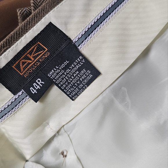 3pc dbl breasted tan herringbone with a hint of blue pants are 31in inseam - Picture 8 of 10